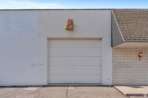32001557