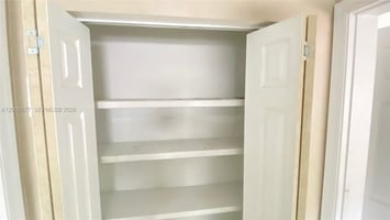 32389986