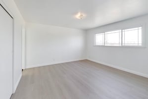 32395473
