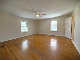 32495800