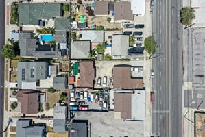 33296570