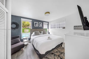 32805032
