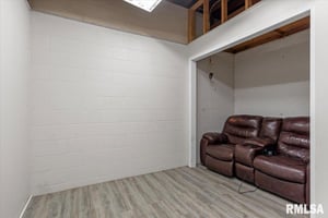 32827895