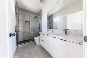32903391