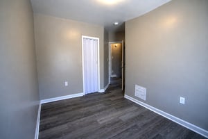 32895590