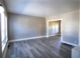 32895570