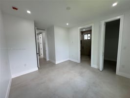 32950596