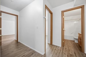 33162779