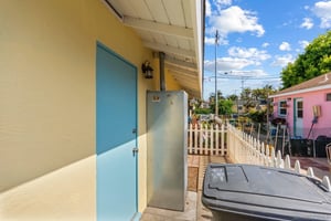 33173563