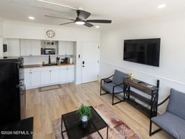 33182300