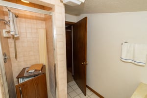 33183202