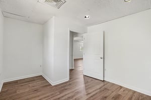33273102