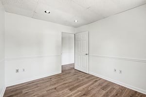 33273100