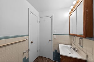 33526328