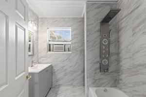 33571653