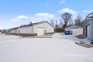33690486