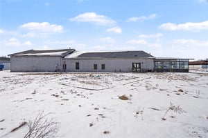 33690487