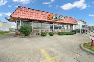 1570472