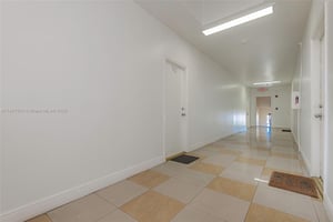 22952547
