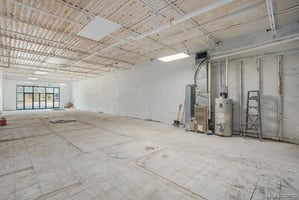 6237618