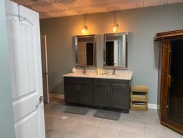 7683595