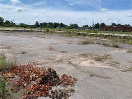 7892618