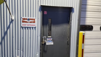 23359318