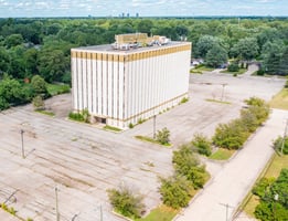8916337
