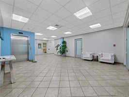 11057305