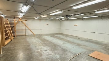 2974318