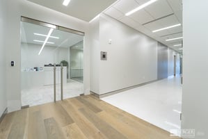 13707316