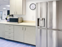3556871