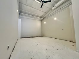 3884911