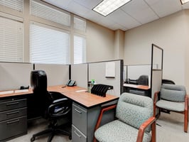 2600571