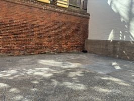 3865318