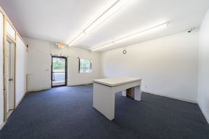 13618307