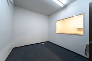 13618300