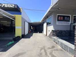 13701348