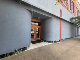 13713118
