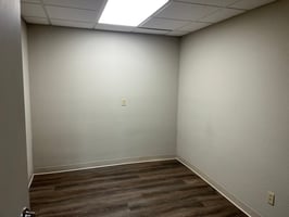 13732834