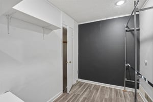 13737621