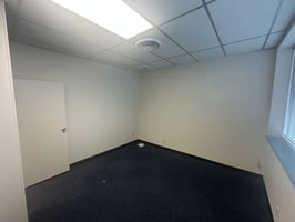 3886807