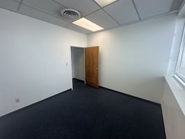 3886885