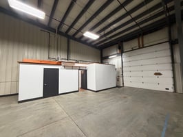 3885983