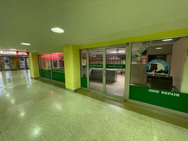 382043