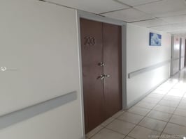1317608