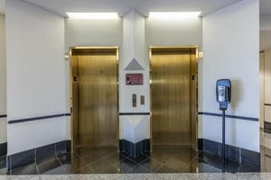 1561638