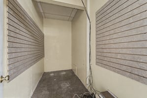 3886115