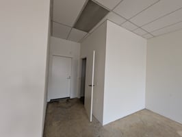 2725610
