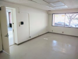 818332